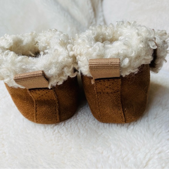 UGG Limited Edition Fluffy Fur Baby Boot - Picture 3 of 8